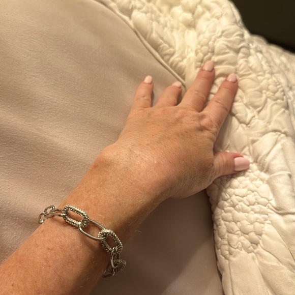 Yurman Style Madison Chain Toggle Bracelet in Silver with Pave Diamonds - Picture 7 of 9